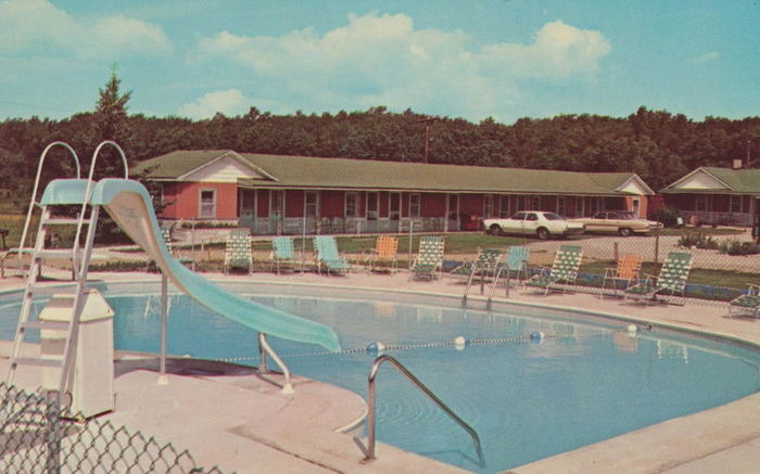 Great Escape Motor Lodge (Redwoood Motor Lodge) - Vintage Postcard